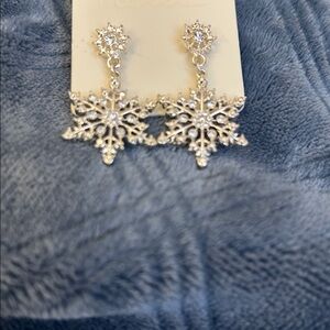 ❄️🎁Gorgeous Silver & CZ Snowflake Earrings. Bright and cheerful!